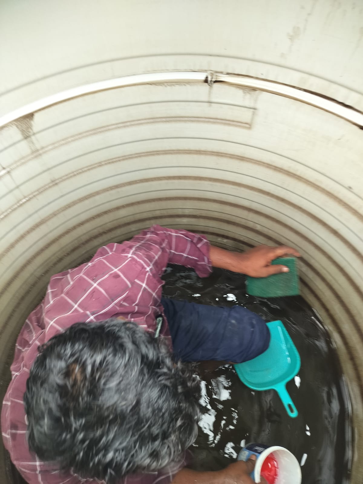 Tank cleaning Terrace taki plastic taki